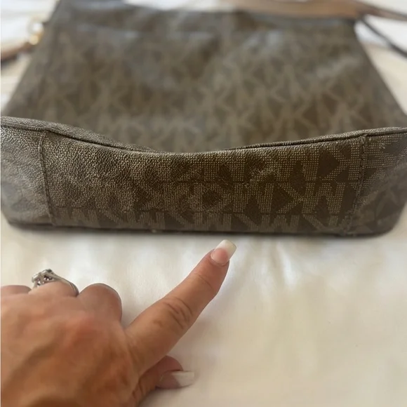 New Michael Kors Purse Jet Set Travel Messenger Signature Crossbody Handbag - Picture 12 of 12